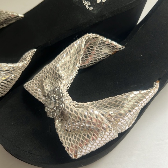 Yellow Box Silver wedge sandal, new. - Picture 3 of 7